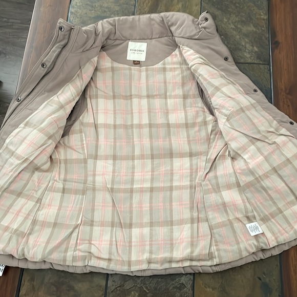 Sonoma Puffer Vest -Taupe- Pink Cream Plaid lining- pockets- zip & snap- Medium - Picture 6 of 8